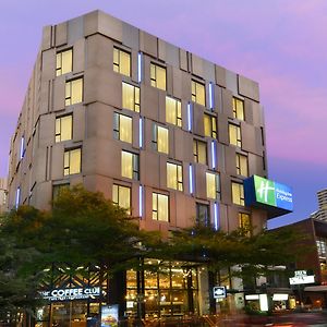 Holiday Inn Express Bangkok Sukhumvit 11 By Ihg